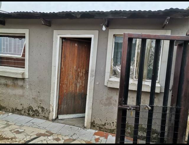 7 BEDROOM HOUSE FOR SALE IN TEMBISA CENTRAL
